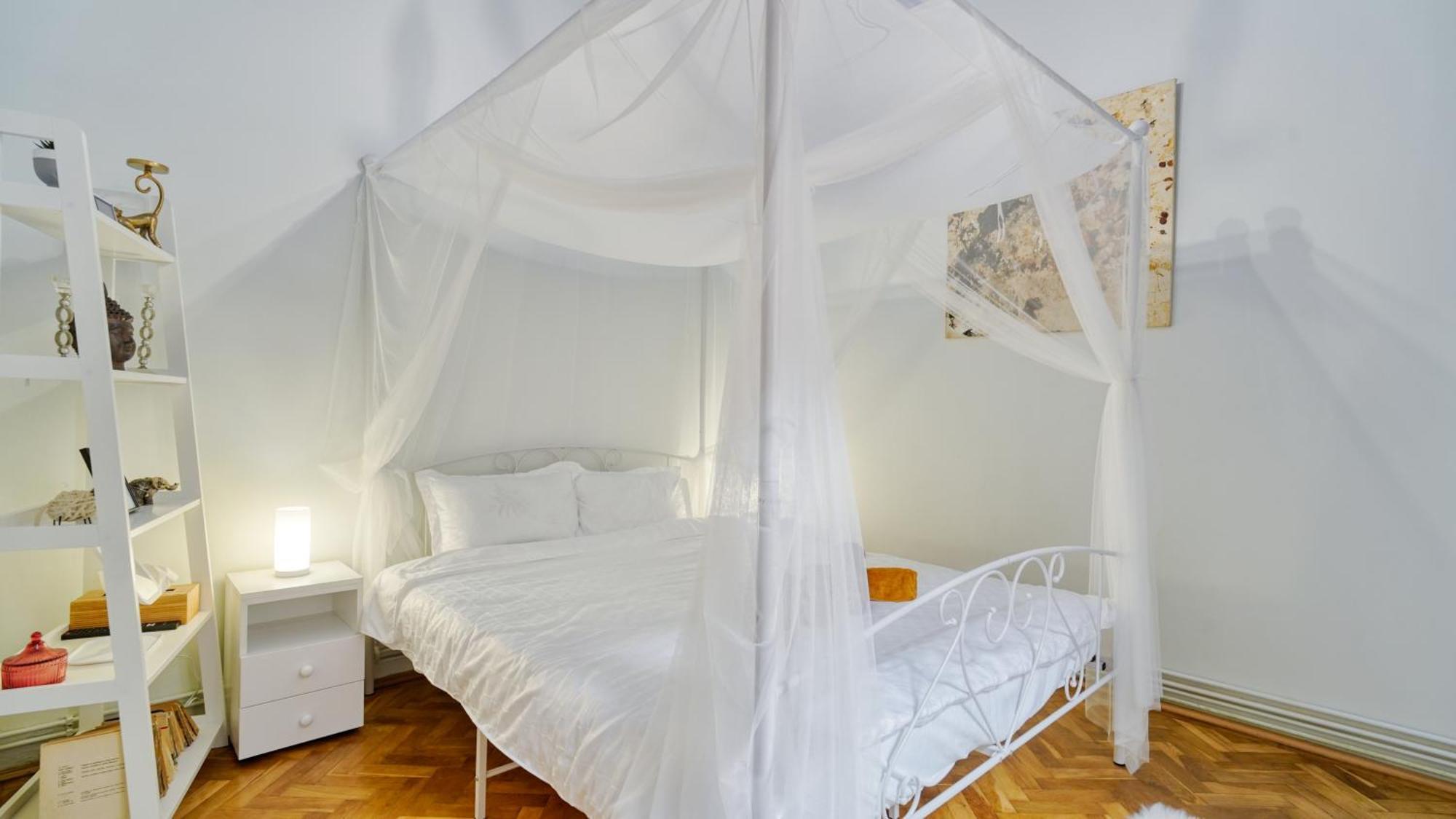2 Bedroom Oldtown Mountain View Apartment With Private Terrace And High Ceilings Rooms Brasov Exterior photo