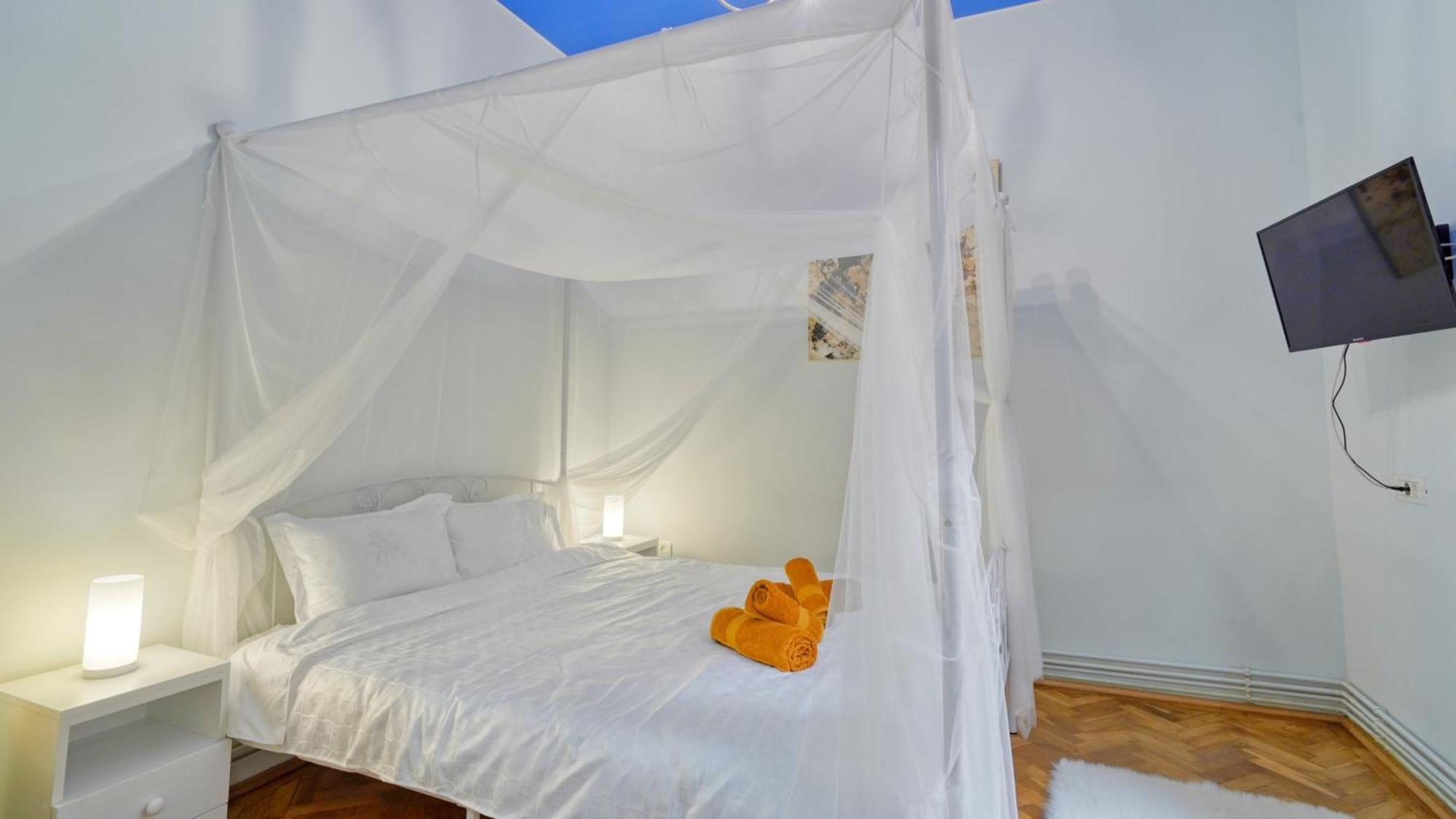 2 Bedroom Oldtown Mountain View Apartment With Private Terrace And High Ceilings Rooms Brasov Exterior photo