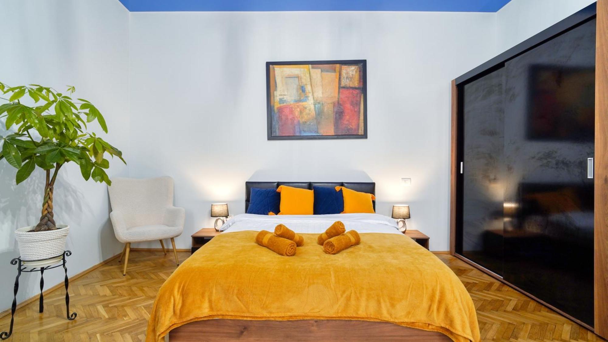 2 Bedroom Oldtown Mountain View Apartment With Private Terrace And High Ceilings Rooms Brasov Exterior photo