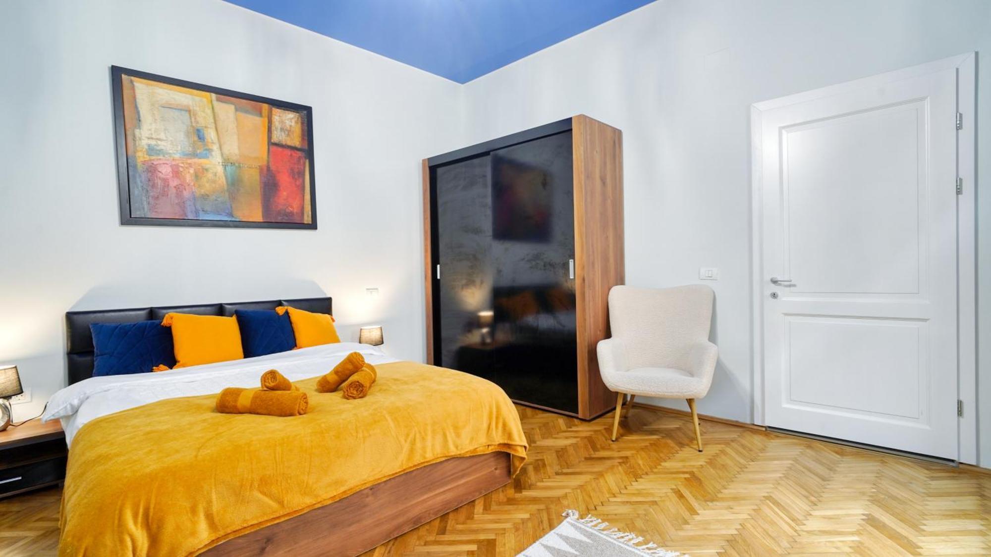2 Bedroom Oldtown Mountain View Apartment With Private Terrace And High Ceilings Rooms Brasov Exterior photo