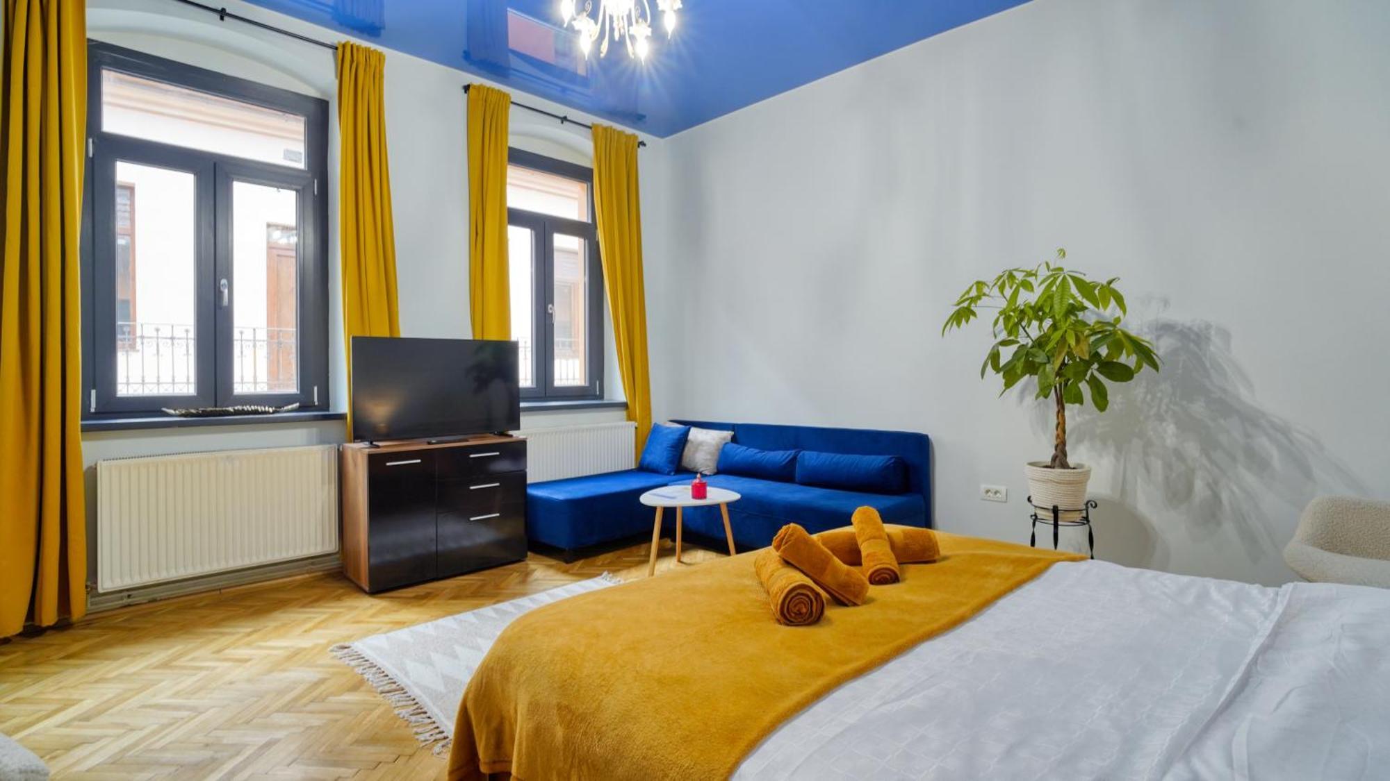 2 Bedroom Oldtown Mountain View Apartment With Private Terrace And High Ceilings Rooms Brasov Exterior photo